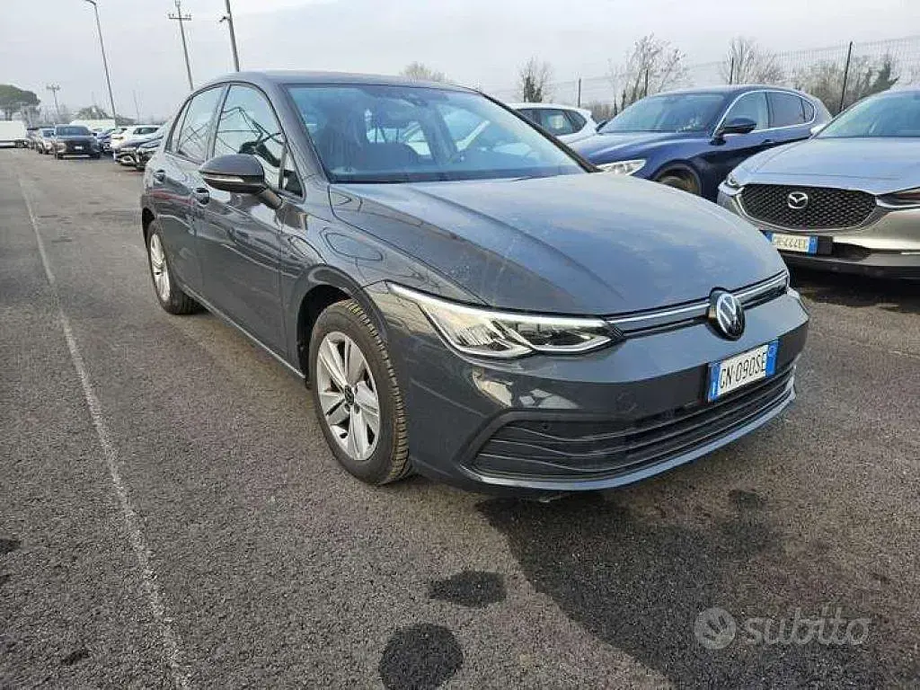 Usata VW Golf VIII Life 110 CV (80 kW) 2023 Grigio Berlina