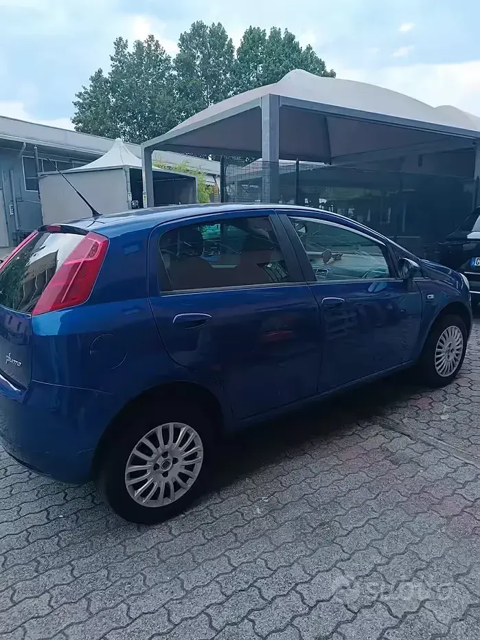 Usata Fiat Grande Punto 77 CV (56 kW) 2009 Bluazzurro Utilitaria