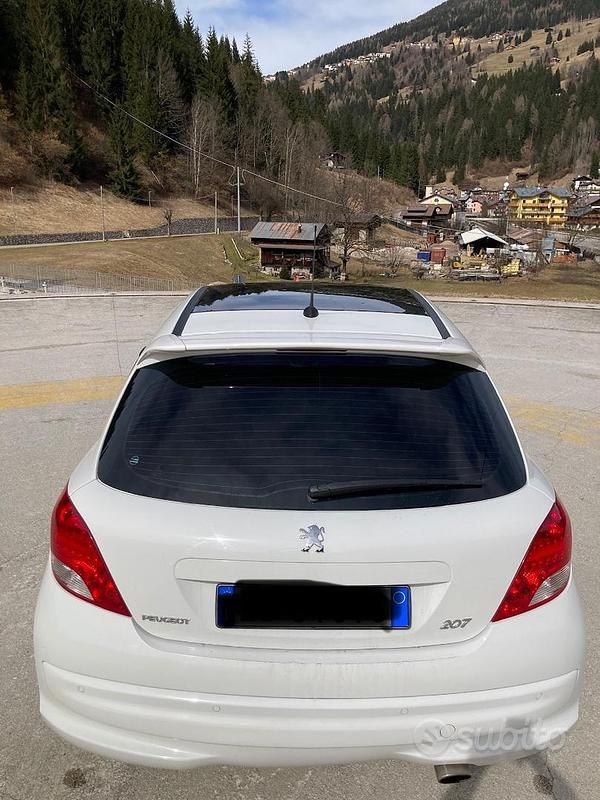 Usata Peugeot 207 92 CV (67 kW) 2011 Bianco Utilitaria