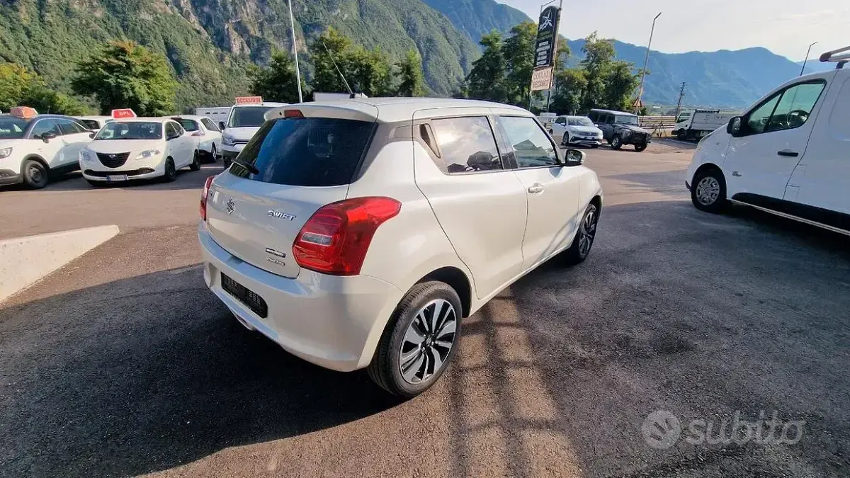 Usata Suzuki Swift 90 CV (66 kW) 2019 Bianco Utilitaria