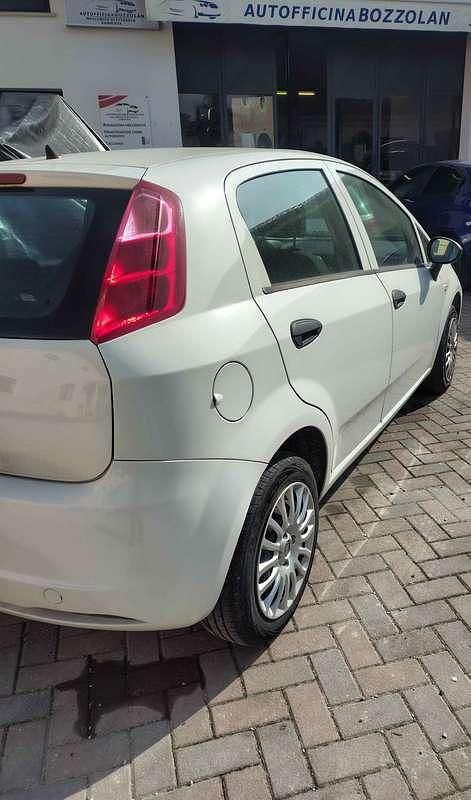 Usata Fiat Grande Punto 75 CV (55 kW) 2010 Bianco Utilitaria