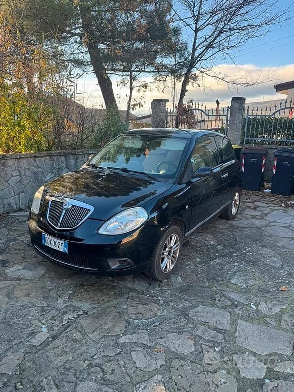 Usata Lancia Ypsilon 90 CV (66 kW) 2006 Nero Utilitaria