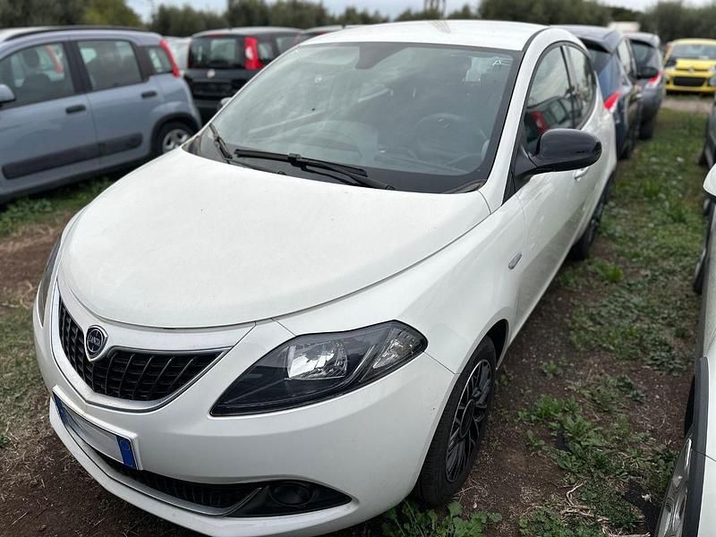 Usata Lancia Ypsilon S 70 CV (51 kW) 2024 Bianco Utilitaria