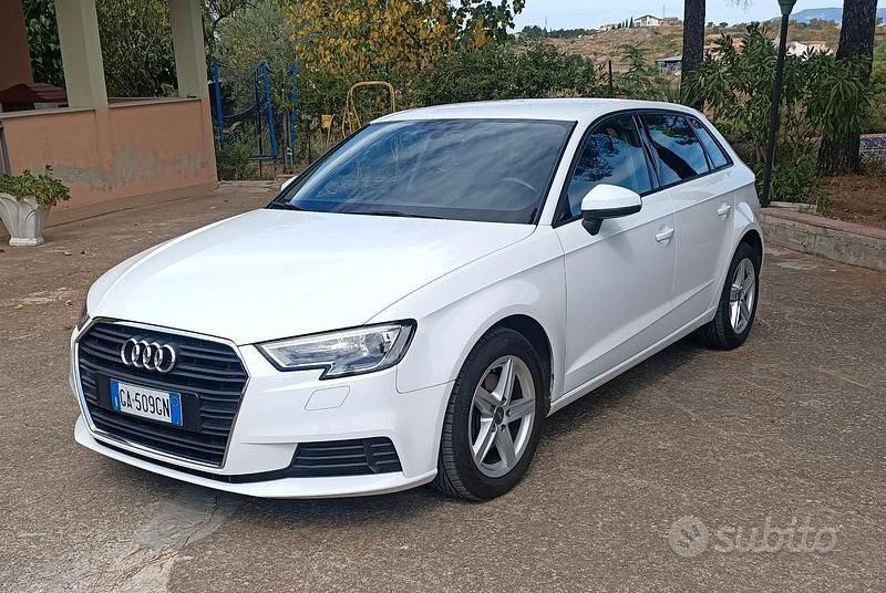 Bianco Usata 2020 Audi A3 Business Due volumi | 18.900 € (Buon prezzo) - Immagine 1/4