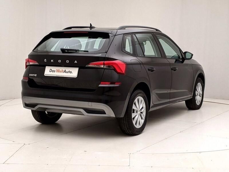 Usado Skoda Kamiq Ambition 110 CV (80 kW) 2021 Negro SUV