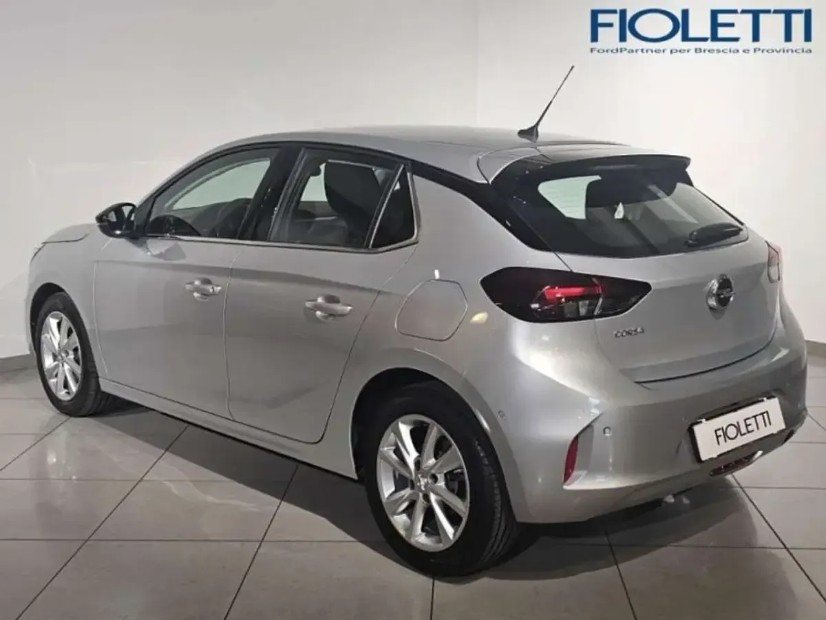 Usata Opel Corsa Elegance 102 CV (75 kW) 2022 Argento Utilitaria
