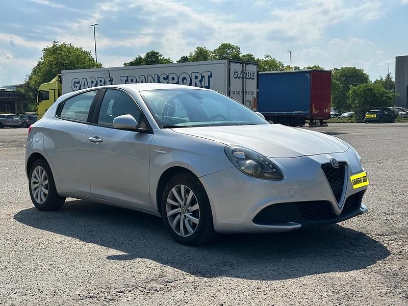 Usata Alfa Romeo Giulietta Super 120 CV (88 kW) 2017 Argento Utilitaria