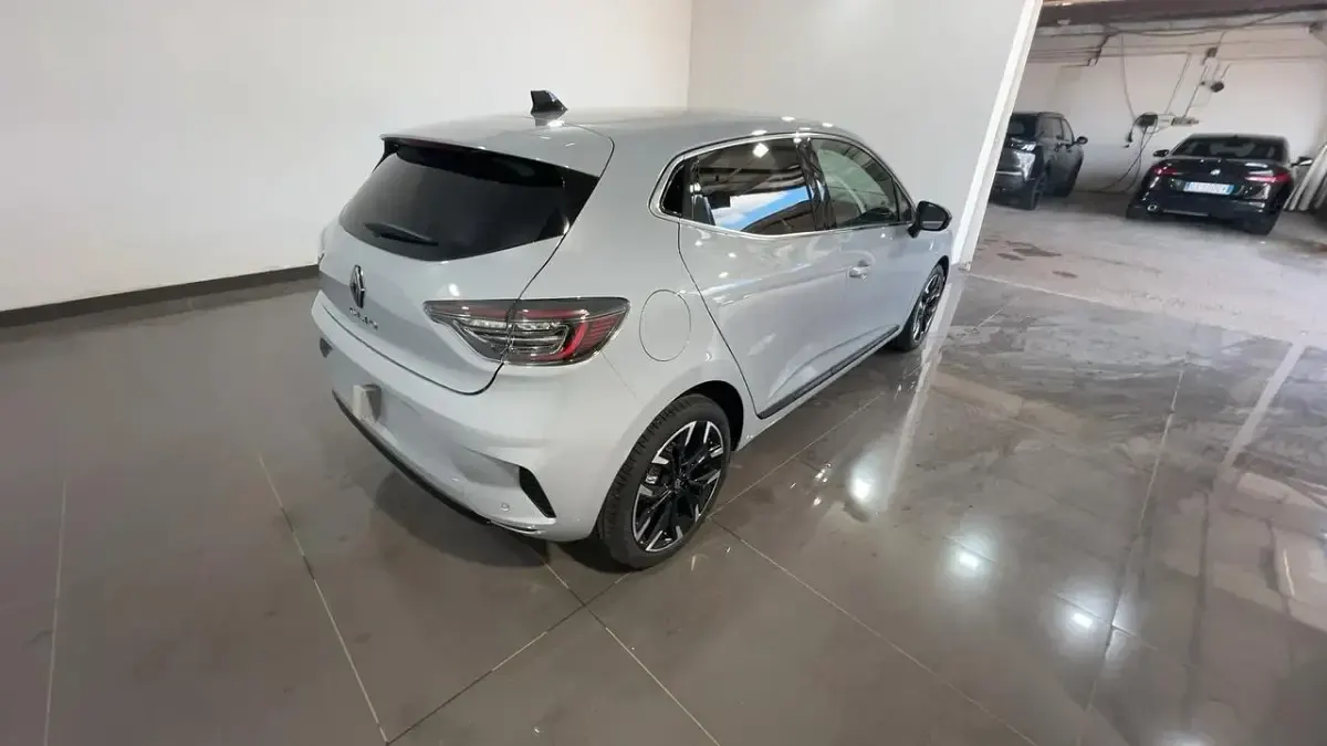 Nuova Renault Clio V Techno 100 CV (73 kW) 2025 Grigio Berlina