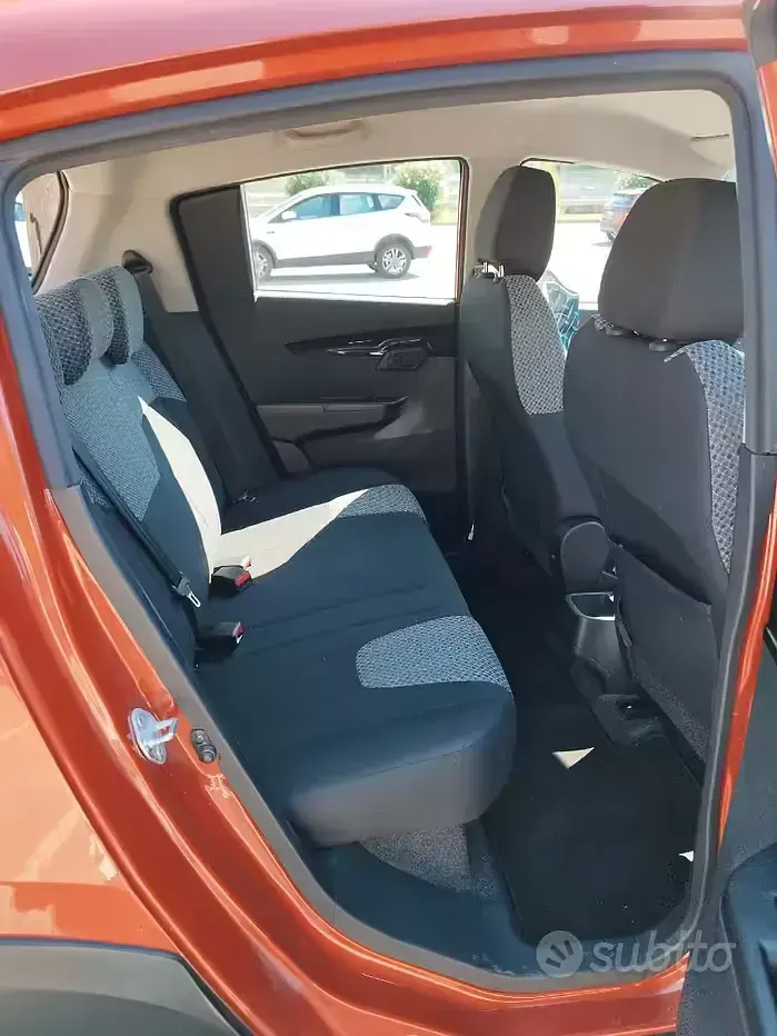 Usata Mahindra KUV100 83 CV (61 kW) 2019 Rosso SUV