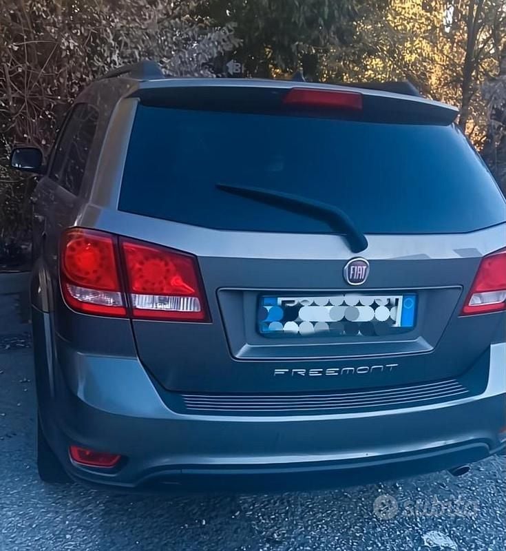 Usata Fiat Freemont 140 CV (102 kW) 2011 Grigio SUV