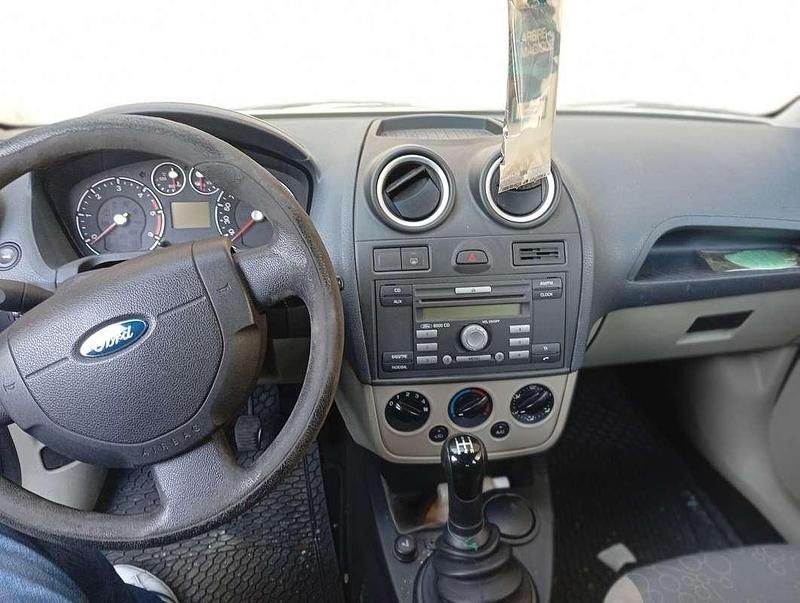 Usata Ford Fiesta Ghia 68 CV (50 kW) 2006 Utilitaria