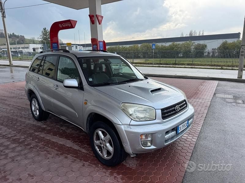Usata Toyota RAV4 115 CV (84 kW) 2004 Grigio SUV