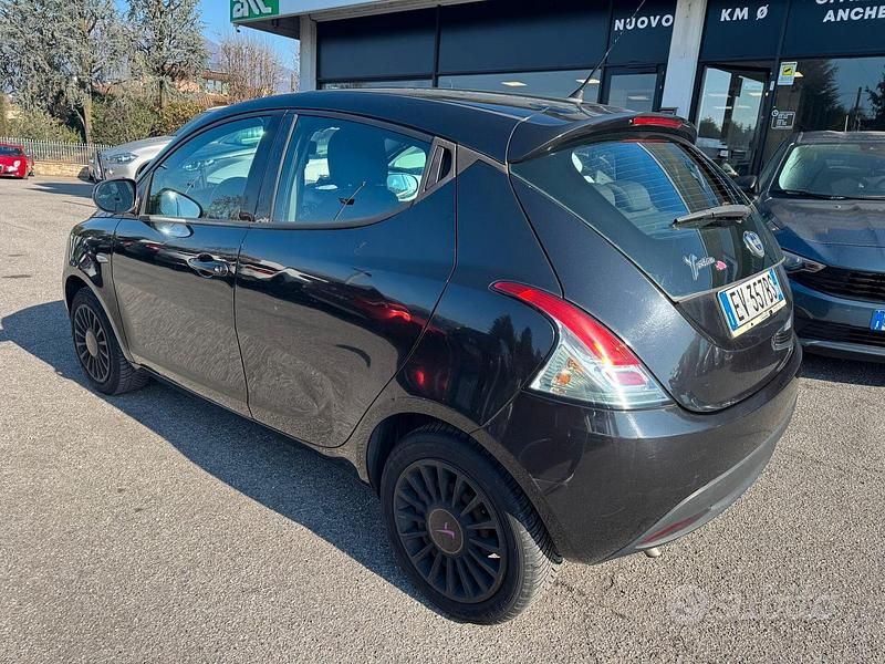 Usata Lancia Ypsilon 69 CV (50 kW) 2014 Nero Utilitaria
