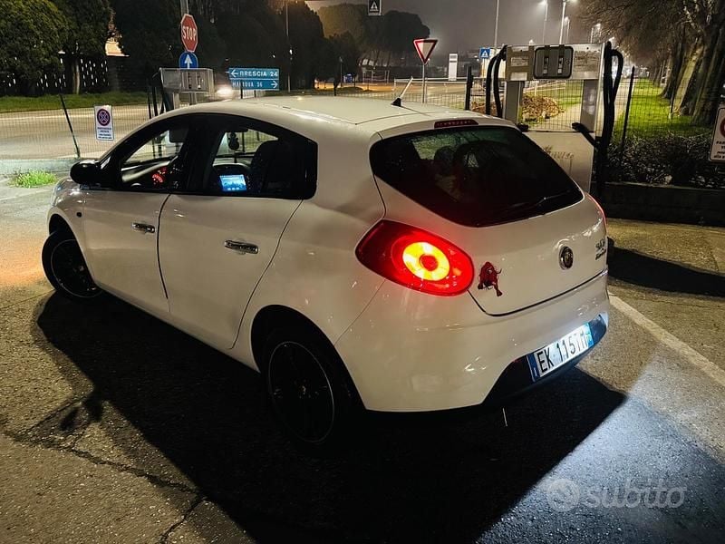 Usata Fiat Bravo Active 105 CV (77 kW) 2011 Bianco Utilitaria