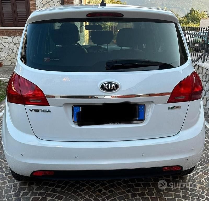 Usata Kia Venga 90 CV (66 kW) 2016 Utilitaria