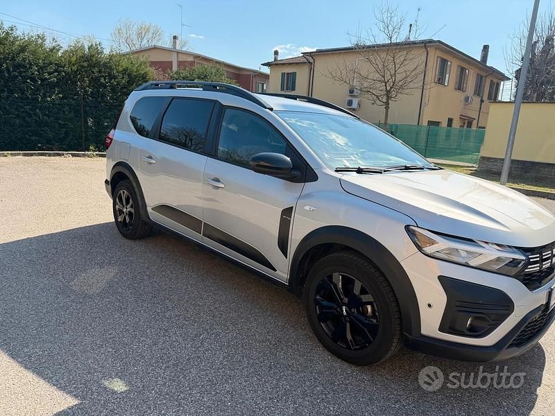 Usata Dacia Jogger 101 CV (74 kW) 2023 Grigio Monovolume