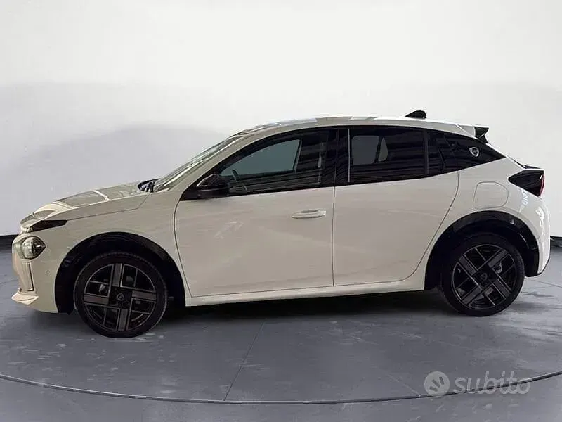 Usata Lancia Ypsilon 100 CV (73 kW) 2025 Utilitaria