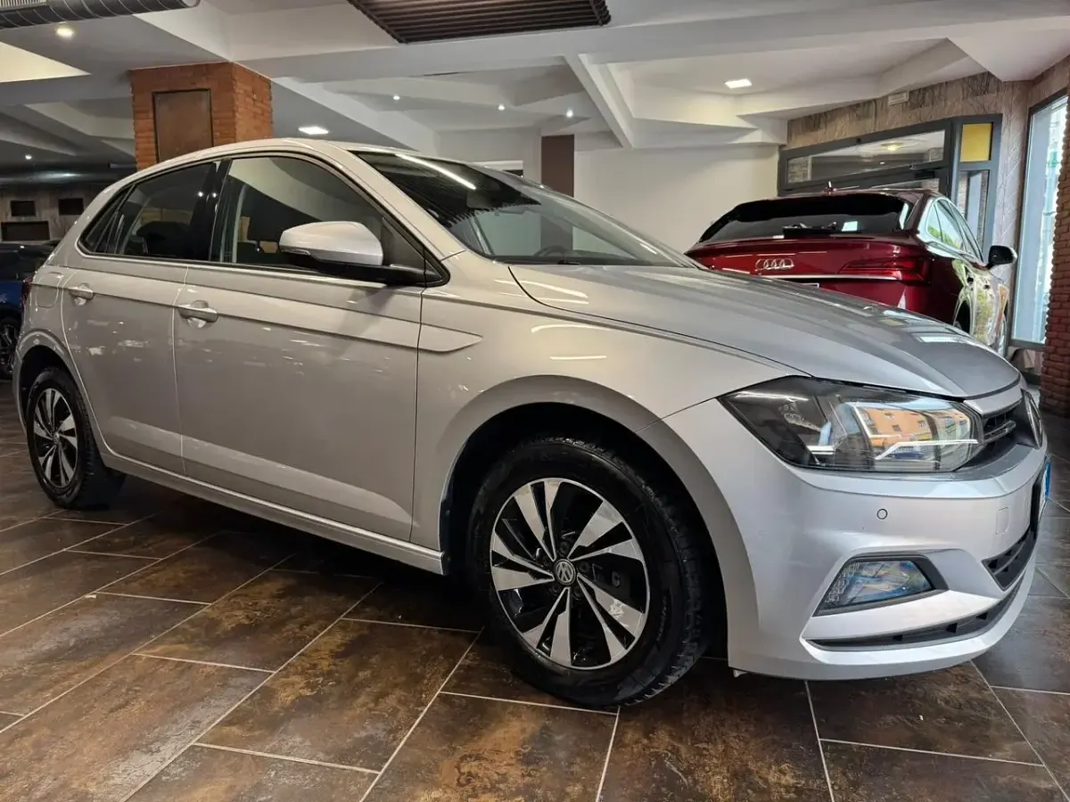 Usata VW Polo Highline 90 CV (66 kW) 2018 Argento Utilitaria