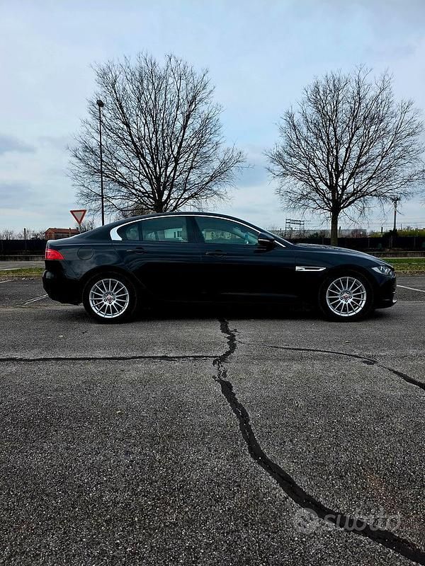 Usata Jaguar XE Prestige 163 CV (119 kW) 2016 Nero Berlina