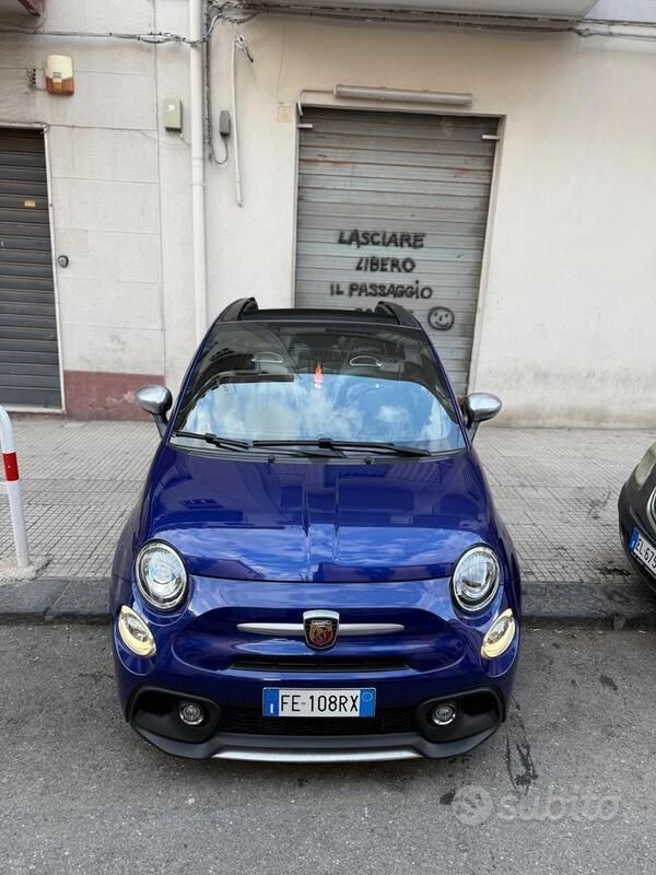 Blu Usata 2016 Abarth 595 Due volumi | 18.000 € (Molto cara) - Immagine 1/4