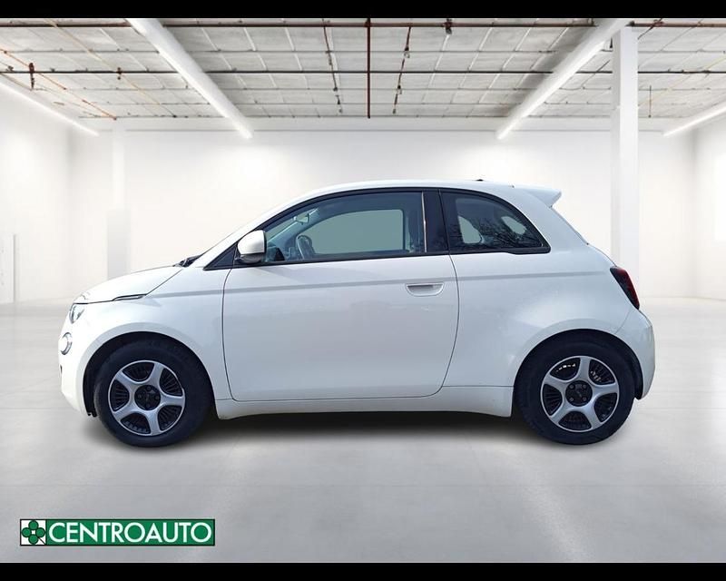 Usata Fiat 500e Passion 42 kW (58 CV) 2021 Bianco Utilitaria