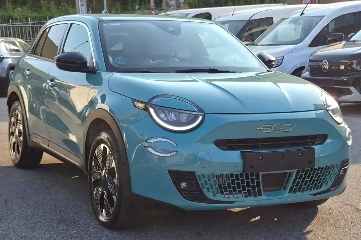 Usata Fiat 600 La Prima 101 CV (74 kW) 2025 Blu/azzurro SUV