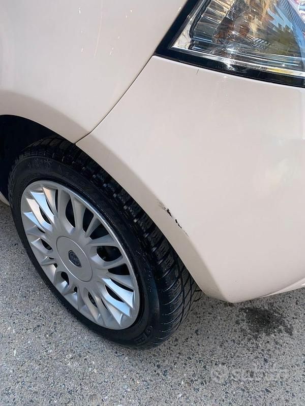 Usata Lancia Ypsilon 69 CV (50 kW) 2016 Bianco Utilitaria