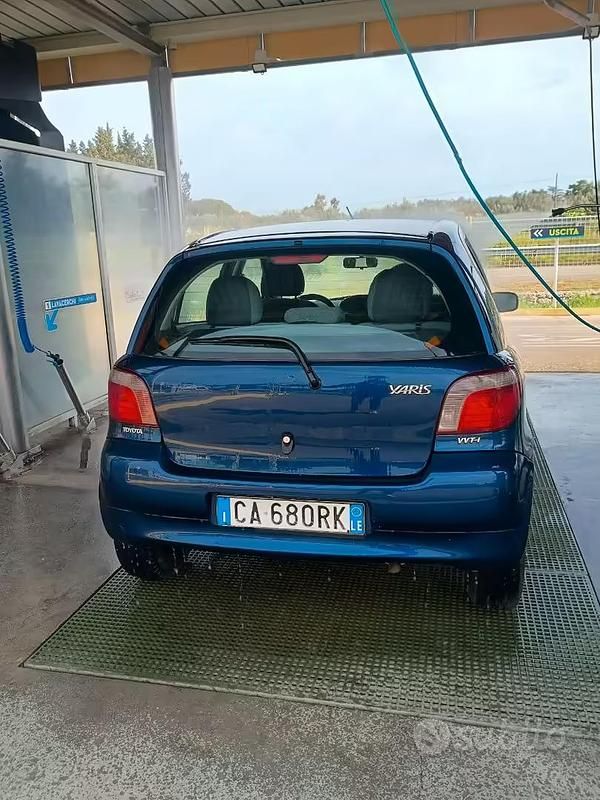 Usata Toyota Yaris 68 CV (50 kW) 2002 Blu/azzurro Berlina