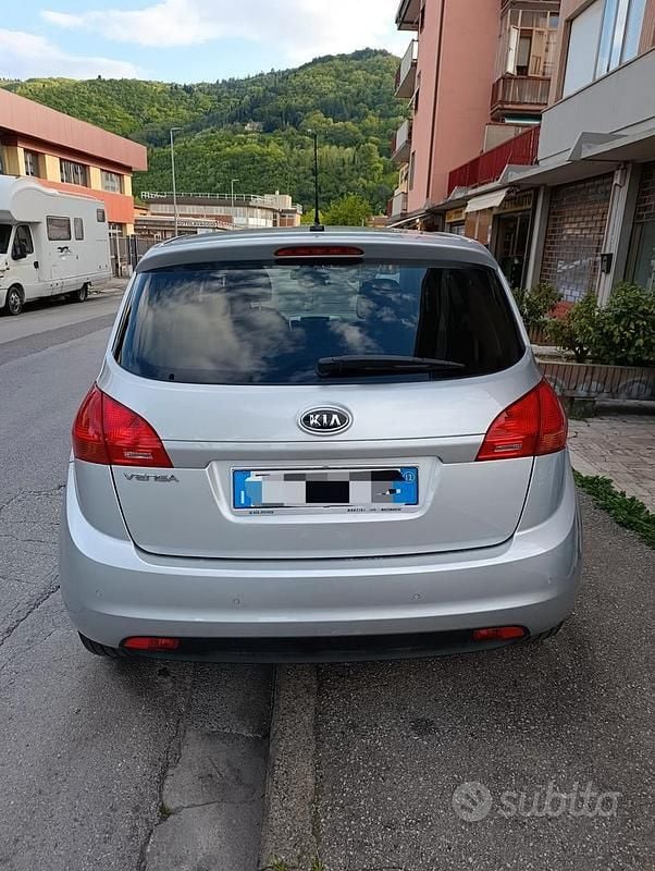 Usata Kia Venga Active 90 CV (66 kW) 2012 Grigio Utilitaria