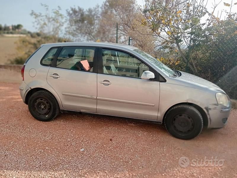 Usata VW Polo 45 CV (33 kW) 2005 Grigio Utilitaria
