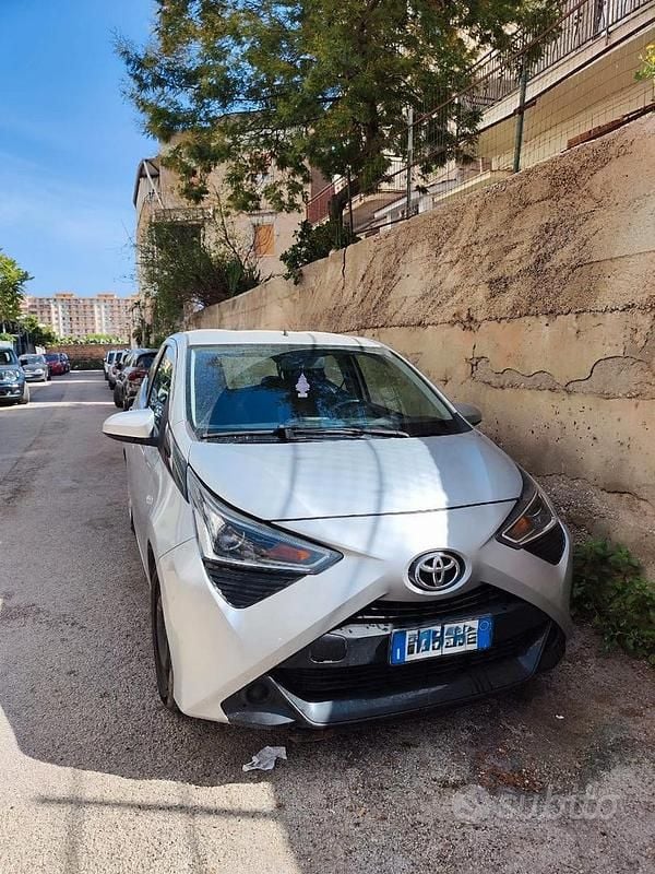 Usata Toyota Aygo Business Edition 72 CV (52 kW) 2019 Grigio Utilitaria