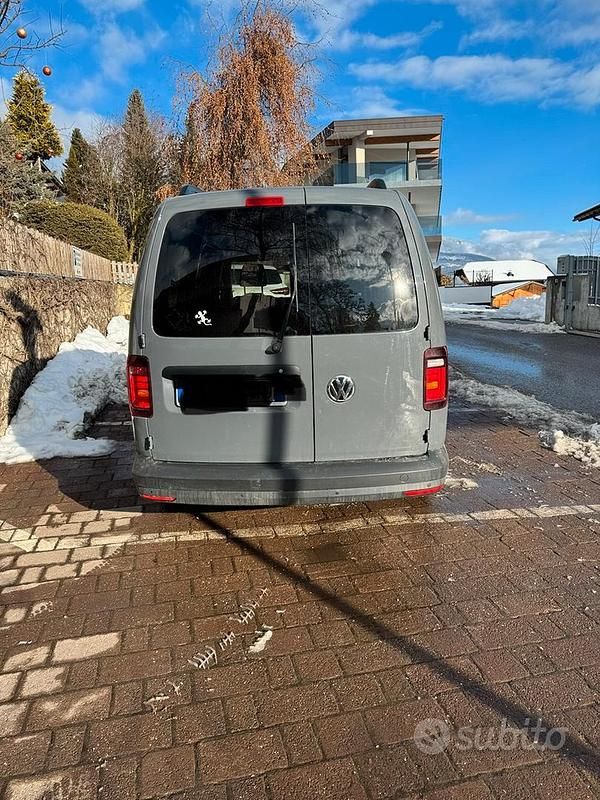 Usata VW Caddy Maxi 102 CV (75 kW) 2017 Grigio Monovolume