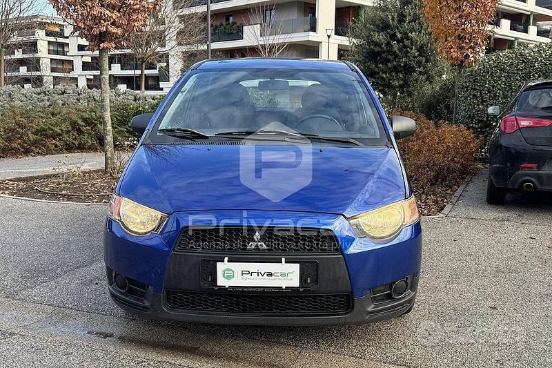Usata Mitsubishi Colt Invite 75 CV (55 kW) 2009 Blu Berlina