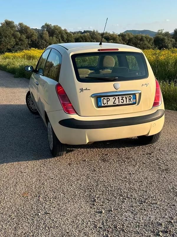 Usata Lancia Ypsilon 75 CV (55 kW) 2005 Utilitaria