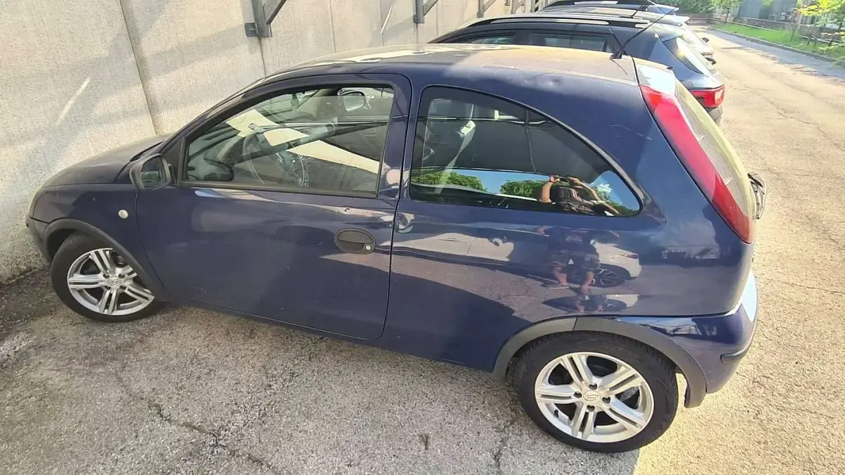 Usata Opel Corsa 75 CV (55 kW) 2004 Lilla Utilitaria