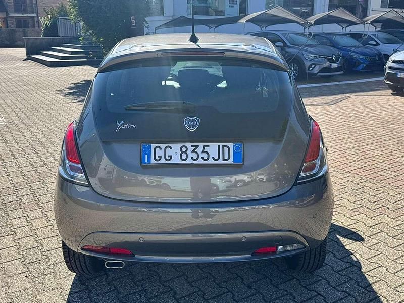 Usata Lancia Ypsilon Gold 69 CV (50 kW) 2021 Grigio Utilitaria