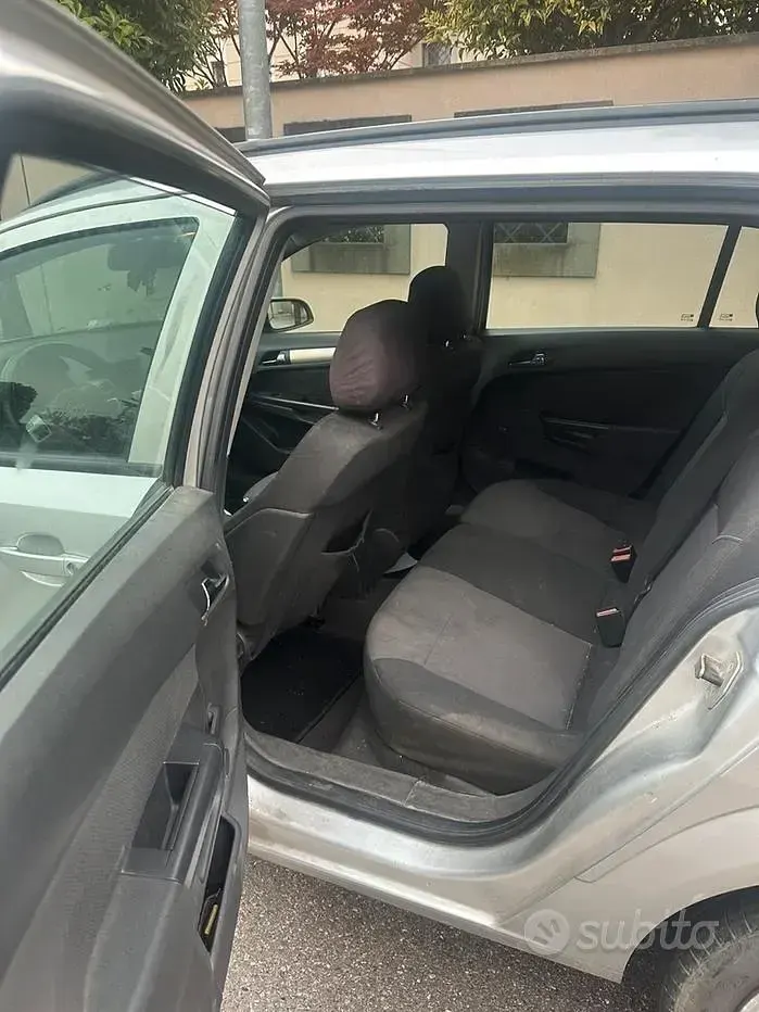 Usata Opel Astra 101 CV (74 kW) 2008 Grigio Station wagon