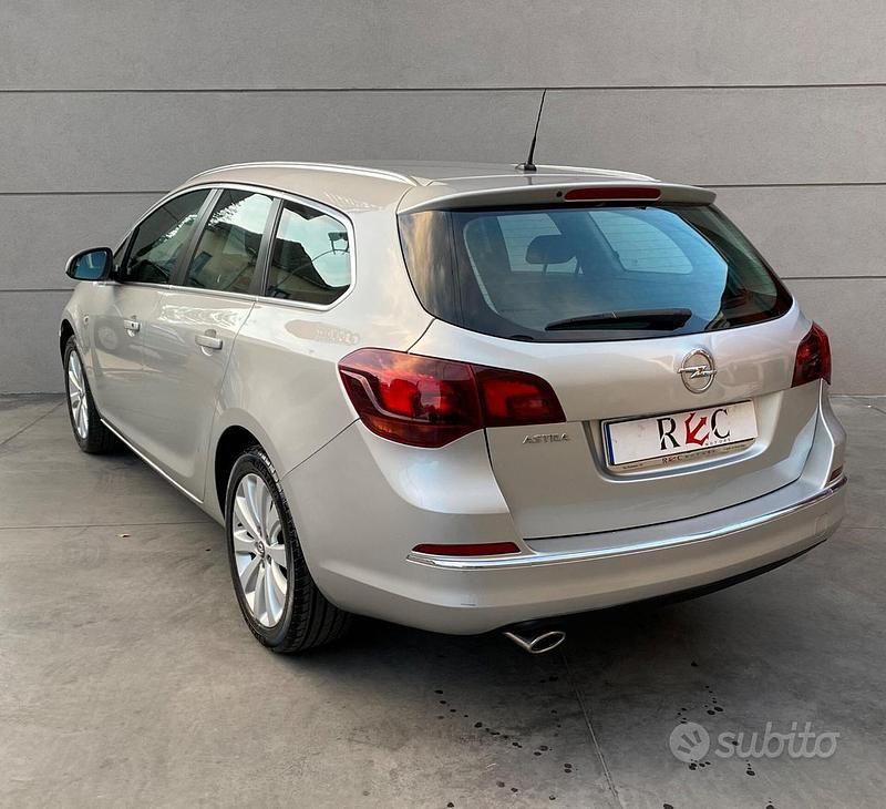 Usata Opel Astra 140 CV (102 kW) 2015 Grigio Station wagon