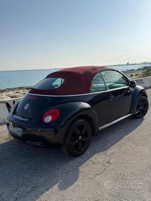Usata VW New Beetle 105 CV (77 kW) 2009 Nero Utilitaria