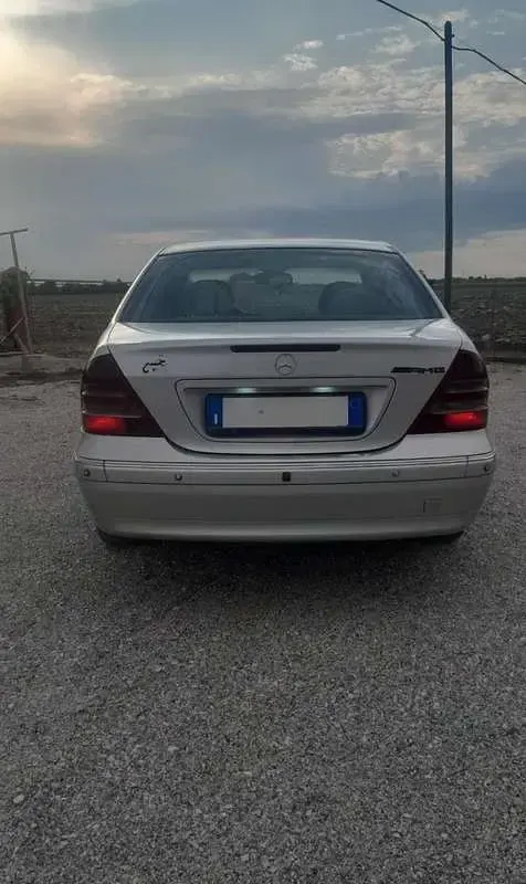 Usata Mercedes C220 Elegance 143 CV (105 kW) 2001 Grigio Berlina