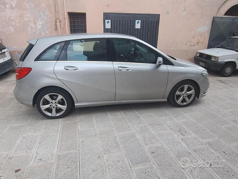 Usata Mercedes B180 Executive 2013 Grigio Monovolume