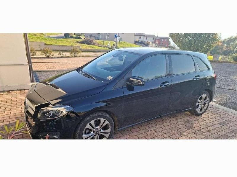 Usata Mercedes B200 136 CV (100 kW) 2018 Nero Monovolume