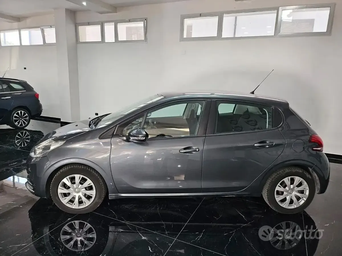 Usata Peugeot 208 Active 75 CV (55 kW) 2016 Grigio Utilitaria