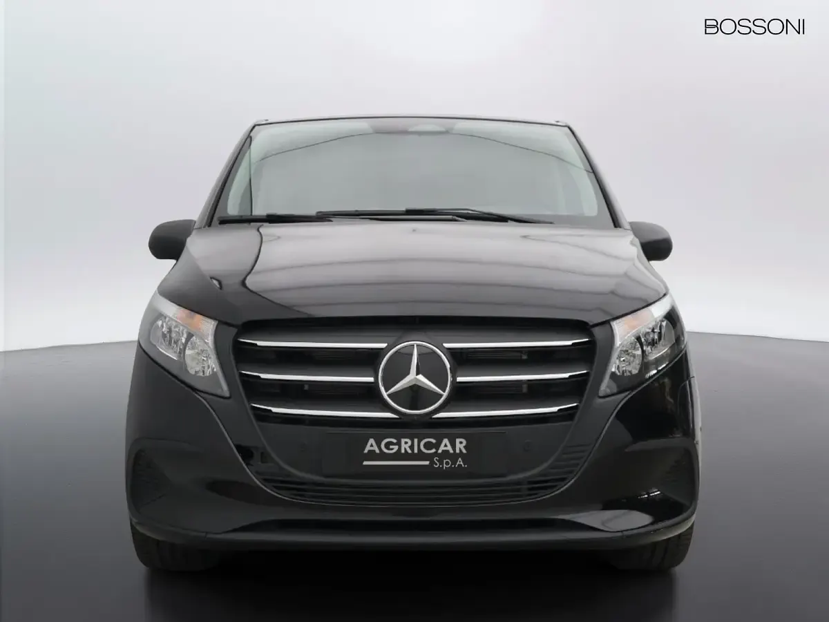 Nuova Mercedes Vito 95 CV (69 kW) 2025 Nero Furgone