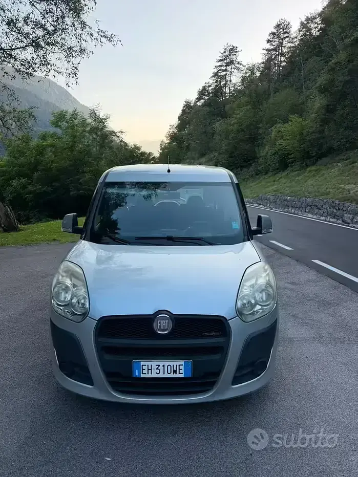 Usata Fiat Doblò 90 CV (66 kW) 2011 Grigio Monovolume