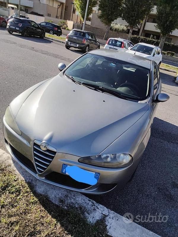 Usata Alfa Romeo 147 116 CV (85 kW) 2005 Grigio Utilitaria