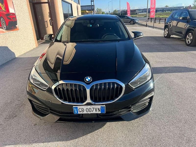 Begagnad BMW 118 Advantage 150 HK (110 kW) 2020 Svart Halvkombi
