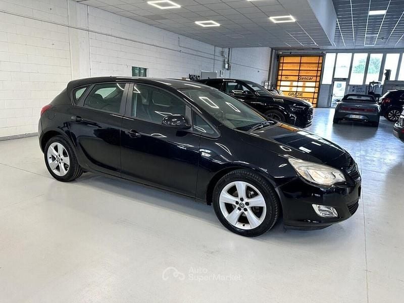 Usata Opel Astra Cosmo 116 CV (85 kW) 2011 Nero Berlina