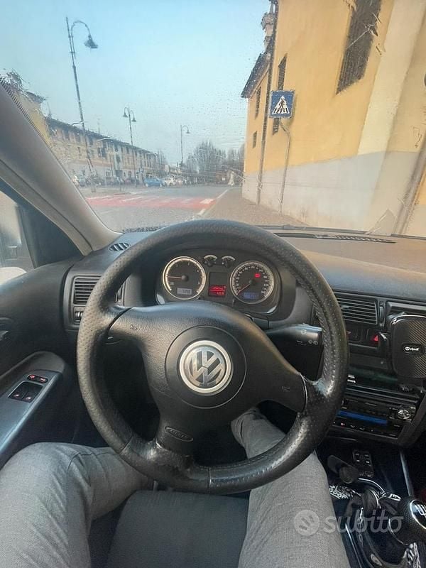 Usata VW Golf IV 101 CV (74 kW) 2003 Nero Berlina