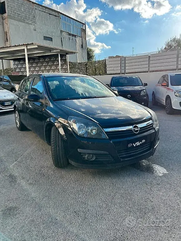 Usata Opel Astra Enjoy 90 CV (66 kW) 2006 Nero Berlina